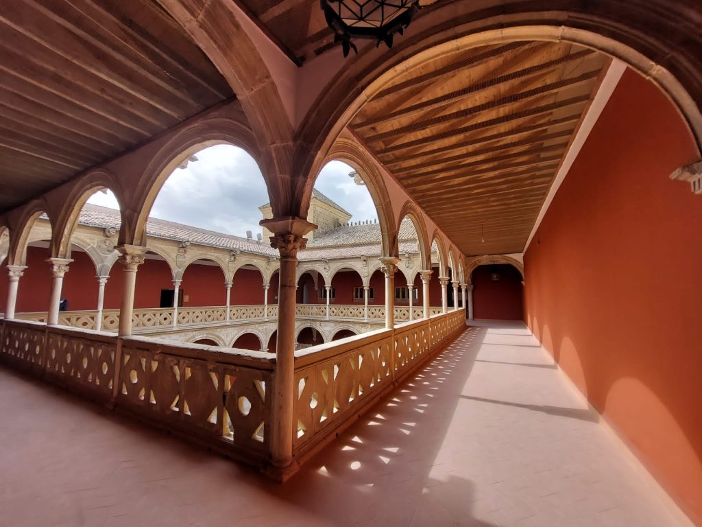 rehabilitación de claustro histórico en jaén galería superior